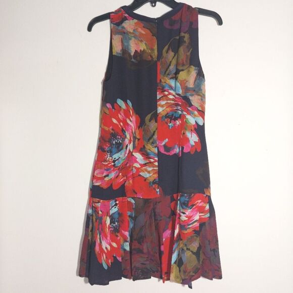 Trina Turk Floral Print Dress Sleeveless Pleated Mini Party Cocktail Size EUC 4 - Picture 7 of 13
